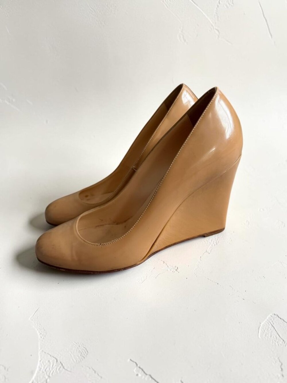 CHRISTIAN LOUBOUTIN Tan Patent Leather Wedges Size 37 / US 7